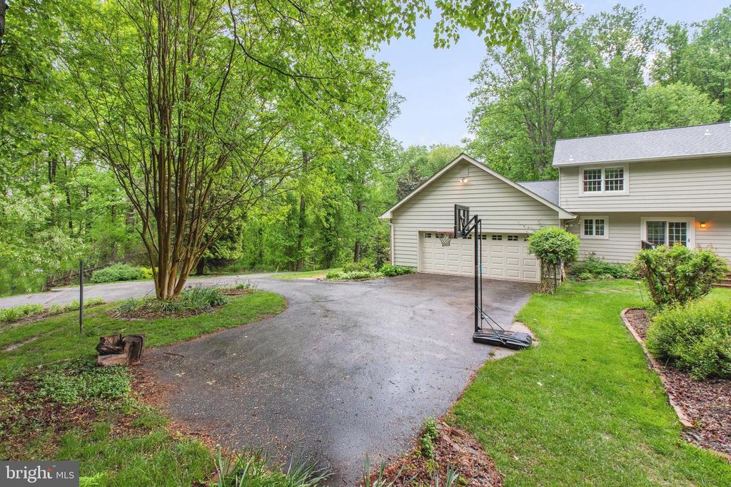Image 13 of property listing at 5602 PATTERSON RD, Baldwin, MD 21013