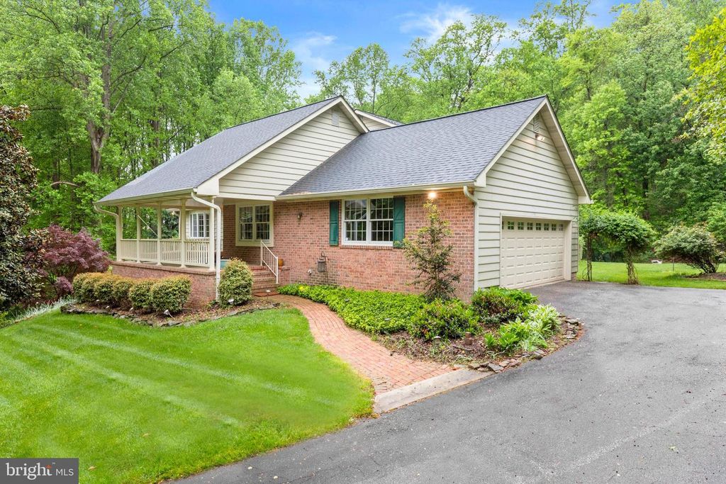 Image 2 of property listing at 5602 PATTERSON RD, Baldwin, MD 21013