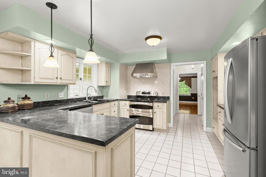 Image 53 of property listing at 5602 PATTERSON RD, Baldwin, MD 21013