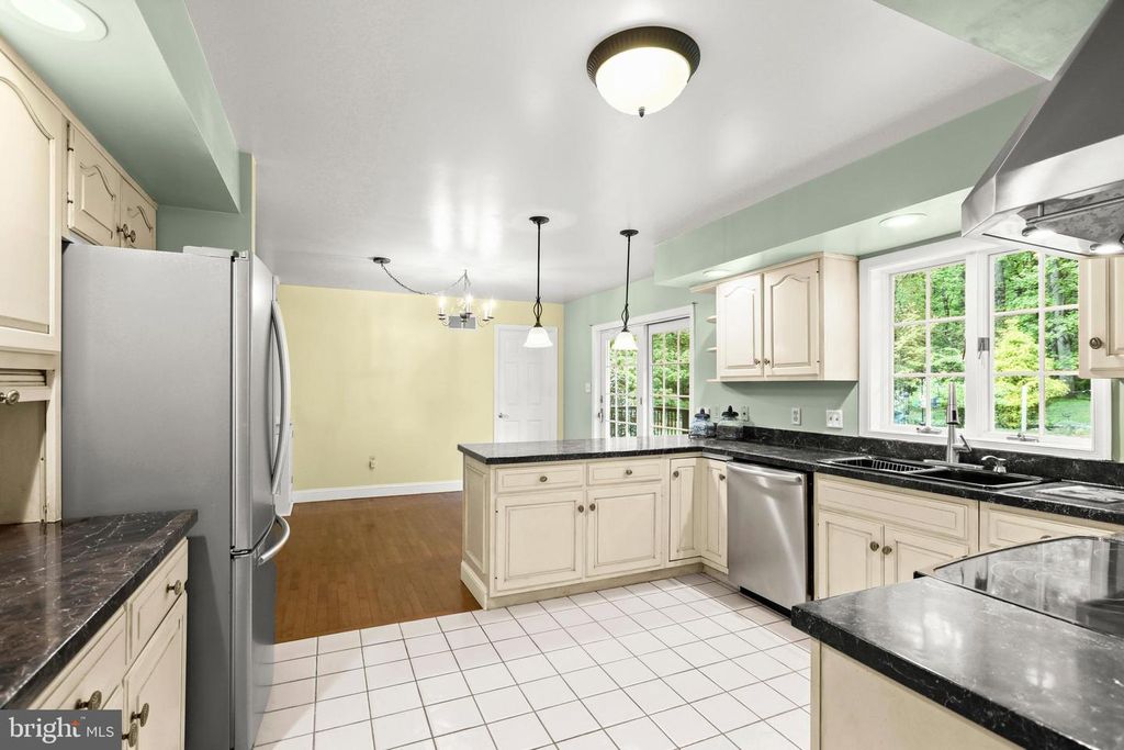 Image 54 of property listing at 5602 PATTERSON RD, Baldwin, MD 21013