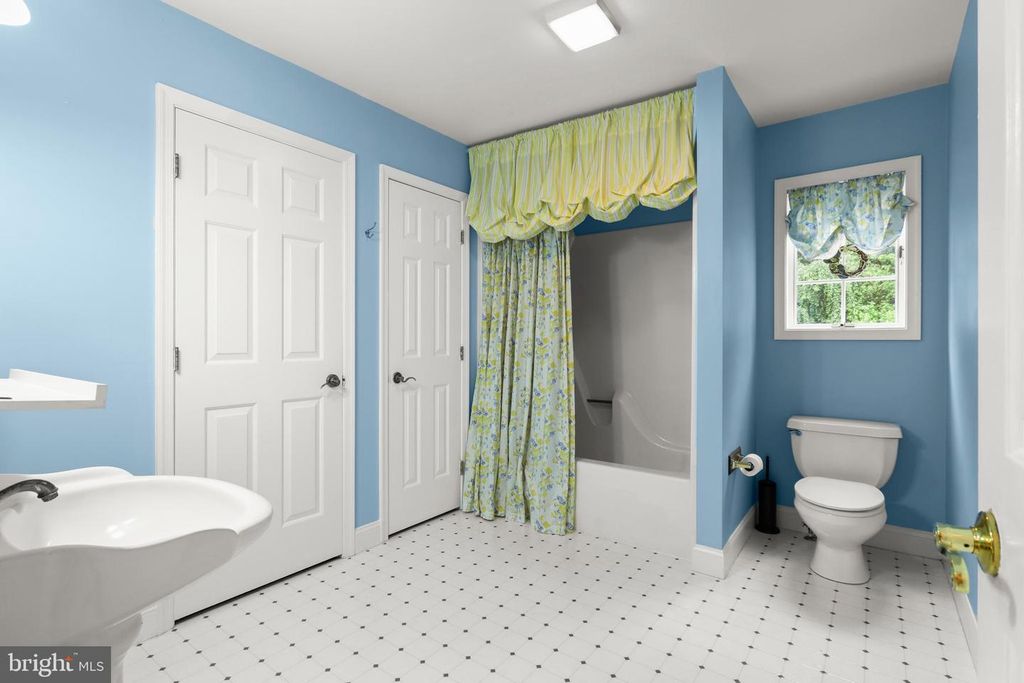 Image 78 of property listing at 5602 PATTERSON RD, Baldwin, MD 21013