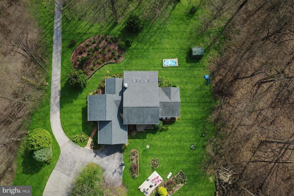 Image 8 of property listing at 5602 PATTERSON RD, Baldwin, MD 21013