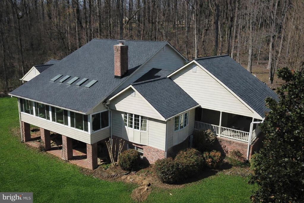 Image 9 of property listing at 5602 PATTERSON RD, Baldwin, MD 21013