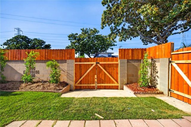 1482 N Grand, Orange, CA 92867