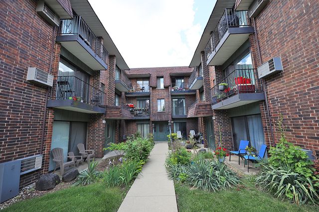 4946 Douglas Road 202, Downers Grove, IL 60515