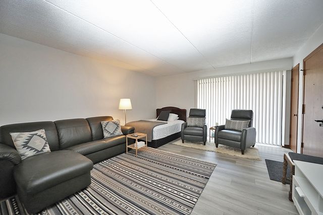 4946 Douglas Road 202, Downers Grove, IL 60515