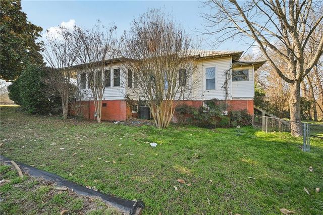 2140 N BROAD Street, Commerce, GA 30529