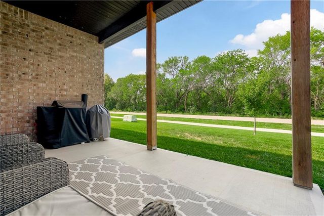 24402 W 75th Terrace, Shawnee, KS 66227