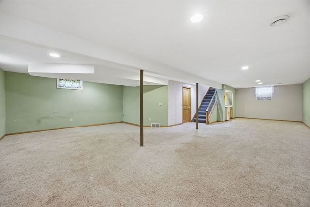2448 Teresa Drive SW, Cedar Rapids, IA 52404