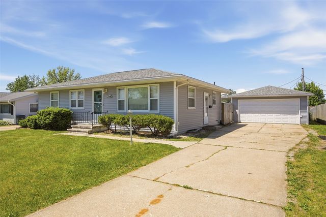 2448 Teresa Drive SW, Cedar Rapids, IA 52404