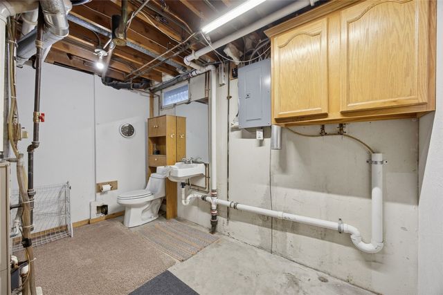 2448 Teresa Drive SW, Cedar Rapids, IA 52404