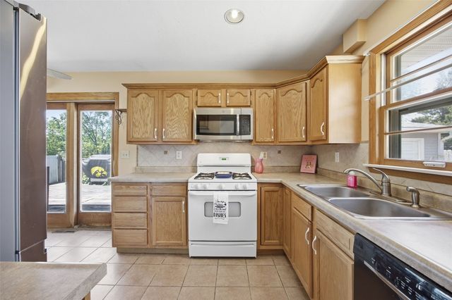 2448 Teresa Drive SW, Cedar Rapids, IA 52404