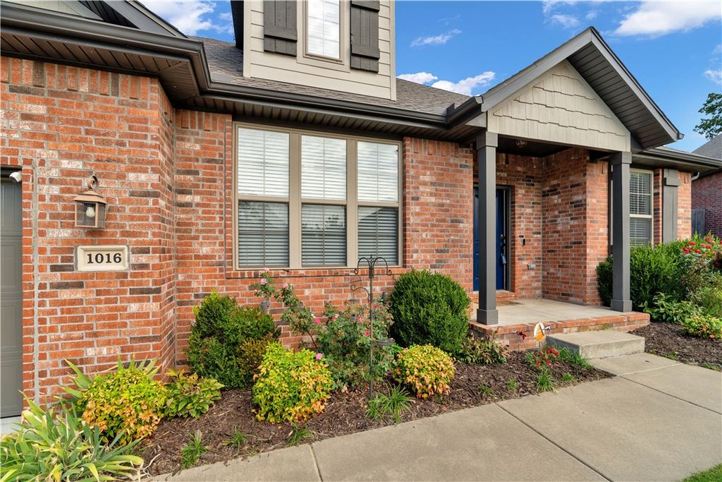 1016 Marbella Court, Cave Springs, AR 72718