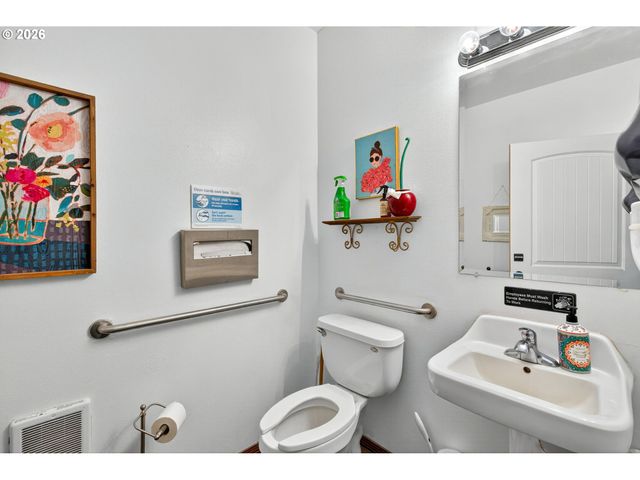 1647 Ne MARKET Dr, Fairview, OR 97024