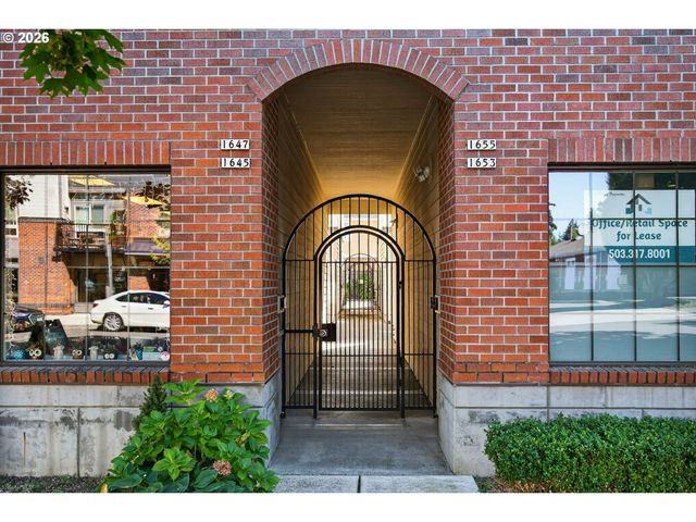 1647 Ne MARKET Dr, Fairview, OR 97024