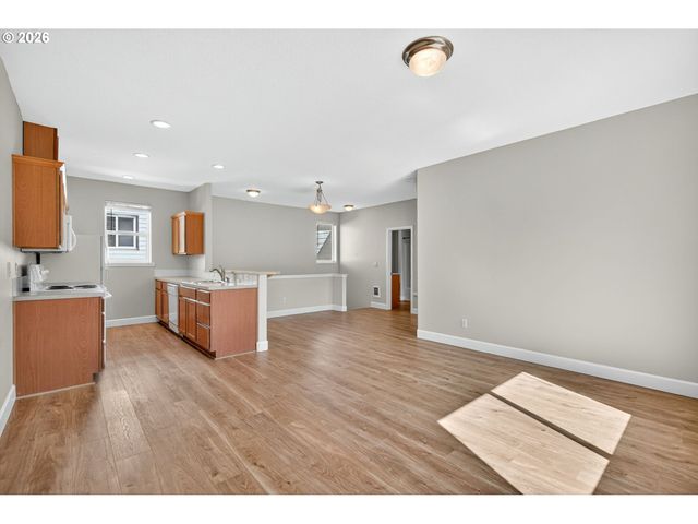 1647 Ne MARKET Dr, Fairview, OR 97024