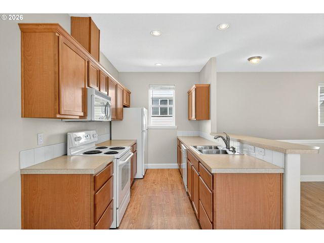1647 Ne MARKET Dr, Fairview, OR 97024