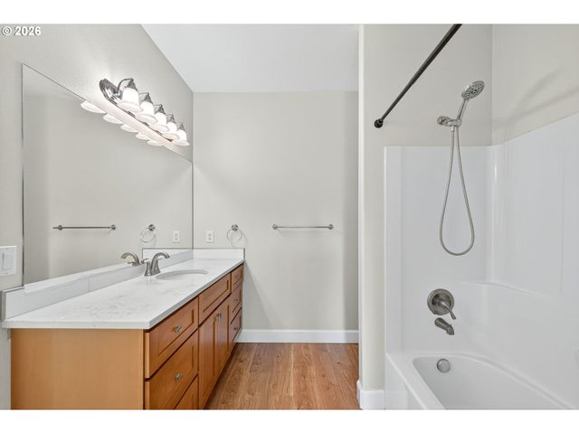 1647 Ne MARKET Dr, Fairview, OR 97024