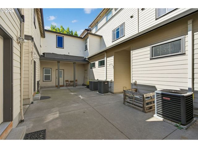 1647 Ne MARKET Dr, Fairview, OR 97024