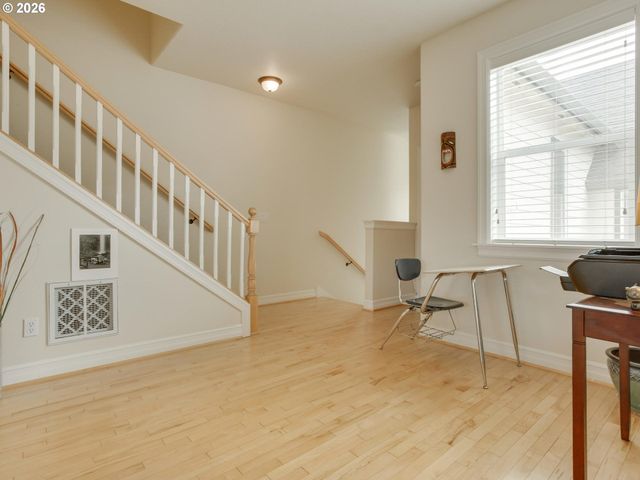 1647 Ne MARKET Dr, Fairview, OR 97024