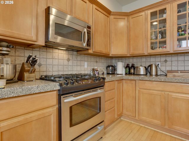 1647 Ne MARKET Dr, Fairview, OR 97024