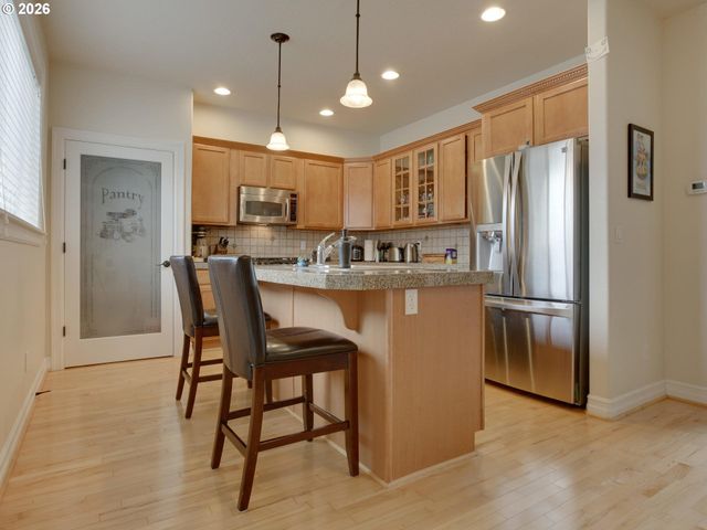 1647 Ne MARKET Dr, Fairview, OR 97024