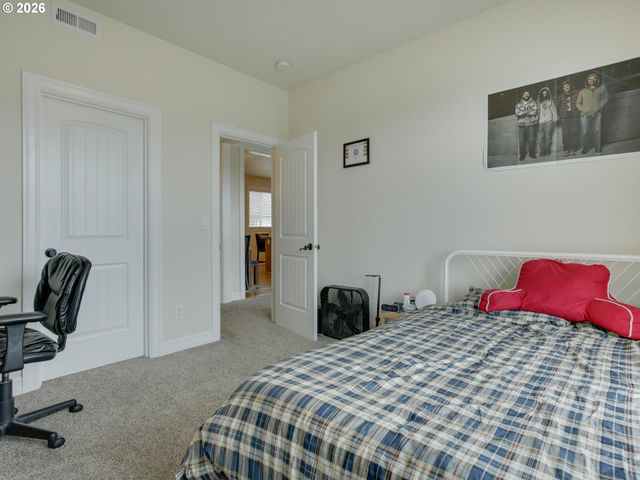 1647 Ne MARKET Dr, Fairview, OR 97024