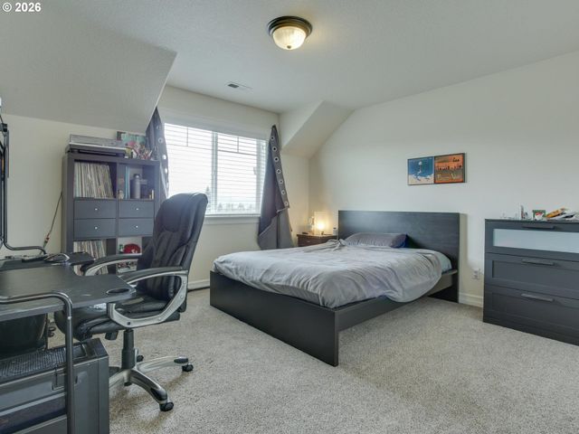 1647 Ne MARKET Dr, Fairview, OR 97024