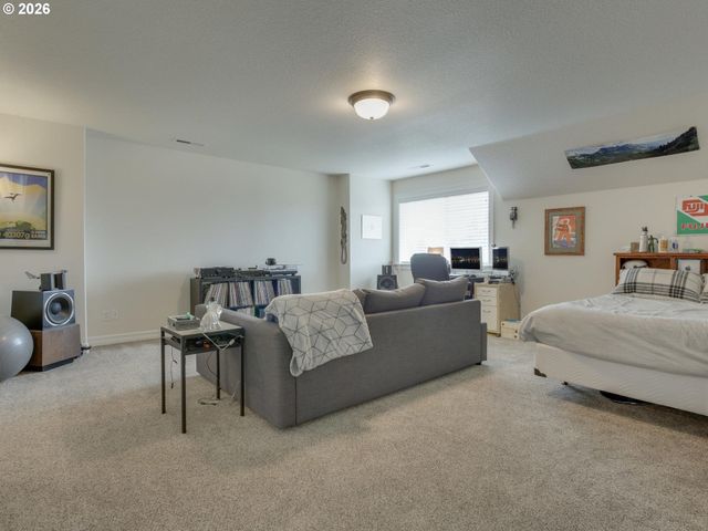 1647 Ne MARKET Dr, Fairview, OR 97024