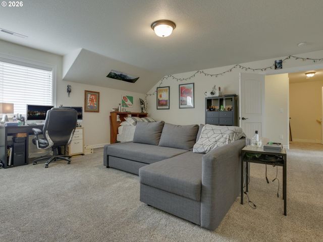 1647 Ne MARKET Dr, Fairview, OR 97024