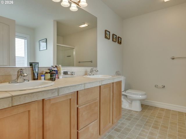 1647 Ne MARKET Dr, Fairview, OR 97024