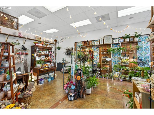 1647 Ne MARKET Dr, Fairview, OR 97024