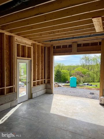 2 LOCUST TRL, Fairfield, PA 17320