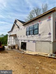 2 LOCUST TRL, Fairfield, PA 17320