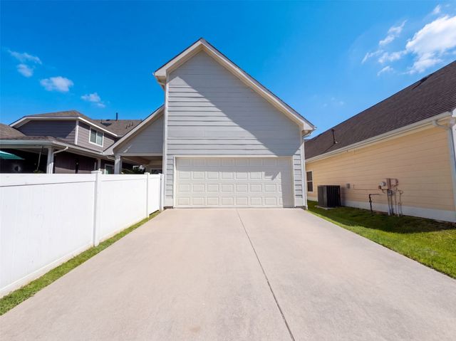 1232 Spanish Moss Drive, Savannah, TX 76227