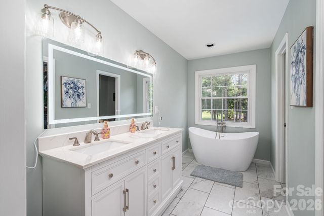 136 Persimmon Creek Road, Kings Mountain, NC 28086