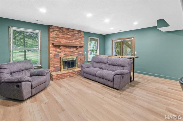 342 Oak Hill Drive, Belleville, IL 62223