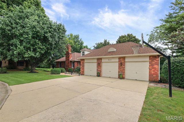 342 Oak Hill Drive, Belleville, IL 62223