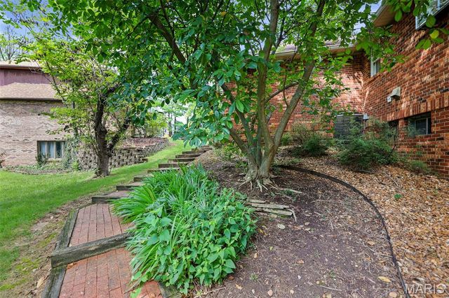 342 Oak Hill Drive, Belleville, IL 62223