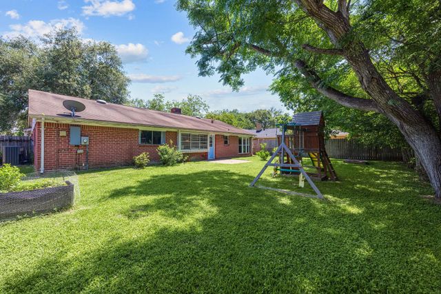 9314 Vickijohn Drive, Houston, TX 77031