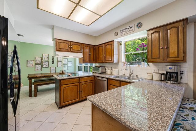 9314 Vickijohn Drive, Houston, TX 77031