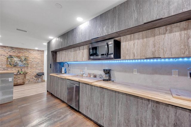 9000 NW 12th Ave, Miami, FL 33150