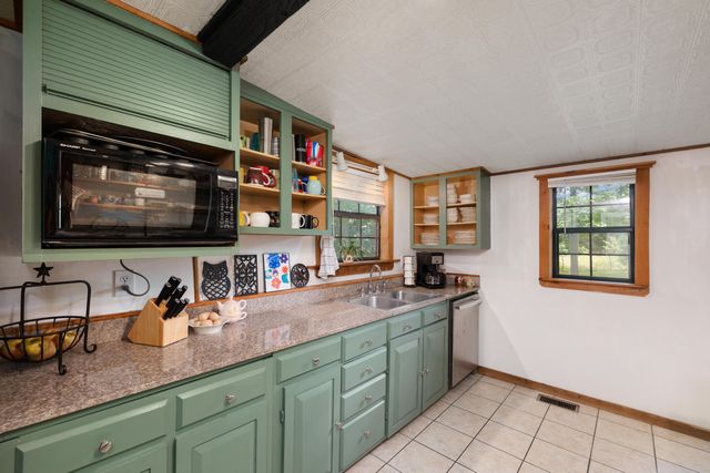 1933 Maple Street, Hollister, MO 65672