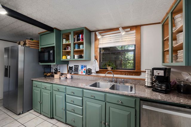1933 Maple Street, Hollister, MO 65672