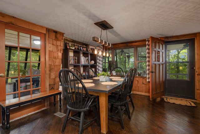 1933 Maple Street, Hollister, MO 65672