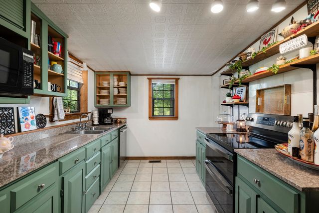 1933 Maple Street, Hollister, MO 65672