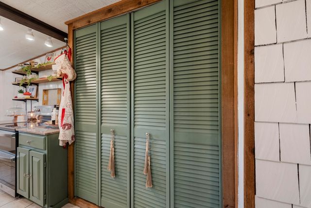 1933 Maple Street, Hollister, MO 65672