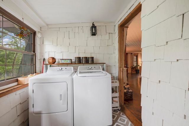 1933 Maple Street, Hollister, MO 65672