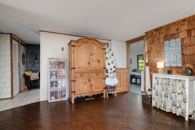 1933 Maple Street, Hollister, MO 65672