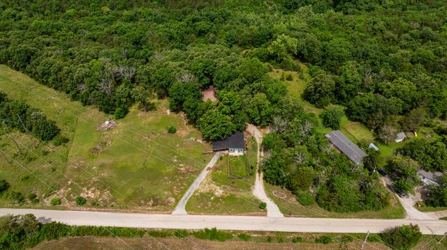 1933 Maple Street, Hollister, MO 65672